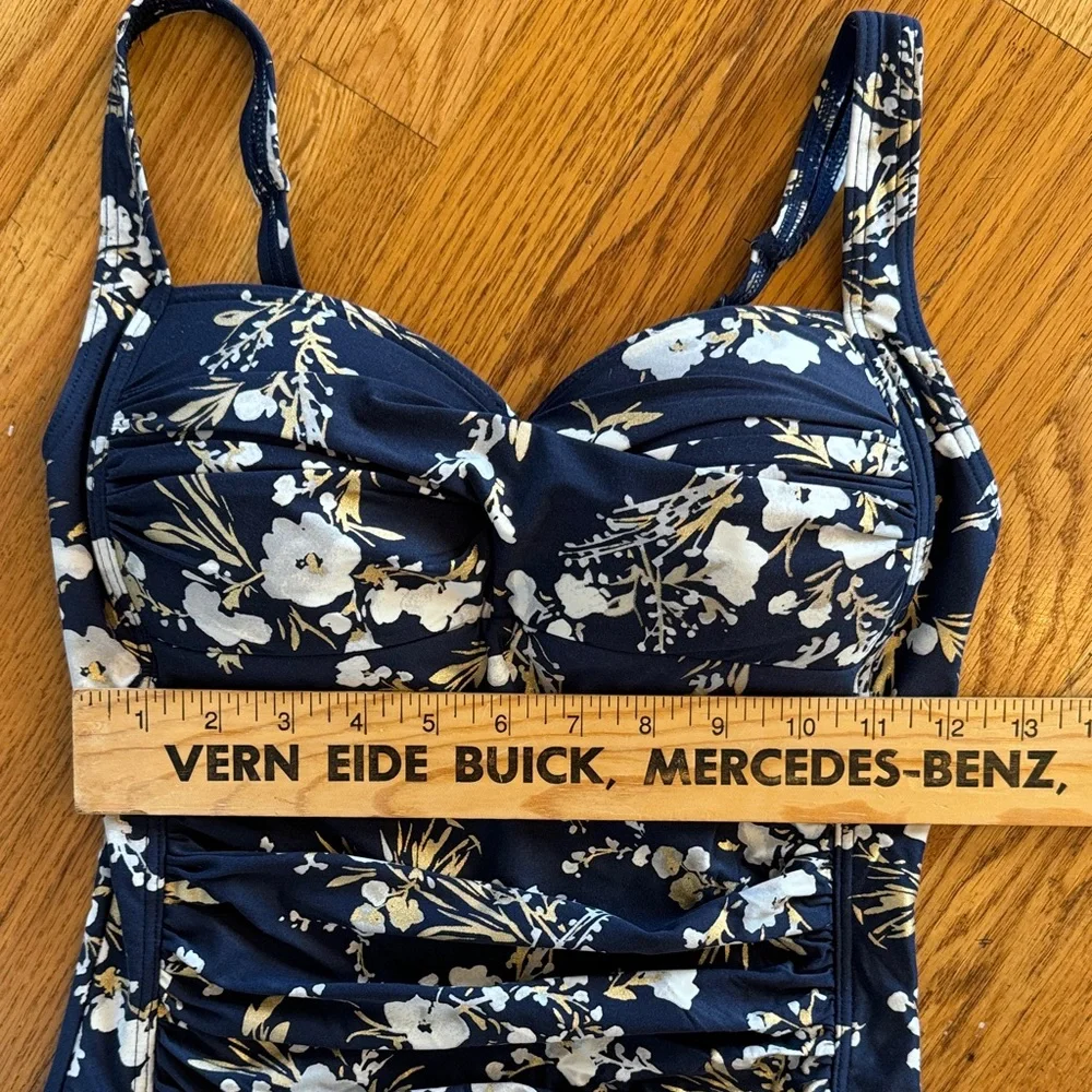 Floral Women's One Piece Swimsuit Nip Tuck Swim size US 6 - Picture 5 of 5